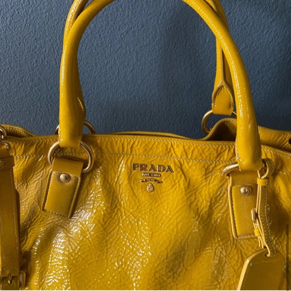 *SOLD* PRADA patent leather Naplak tote. - Picture 4 of 12